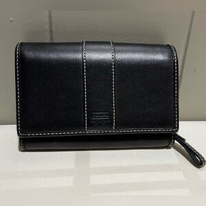 Vintage Coach Black Leather Short Wallet with Contrast Stitching